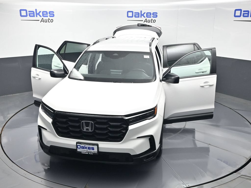 Used 2025 Honda Pilot Sport image 55