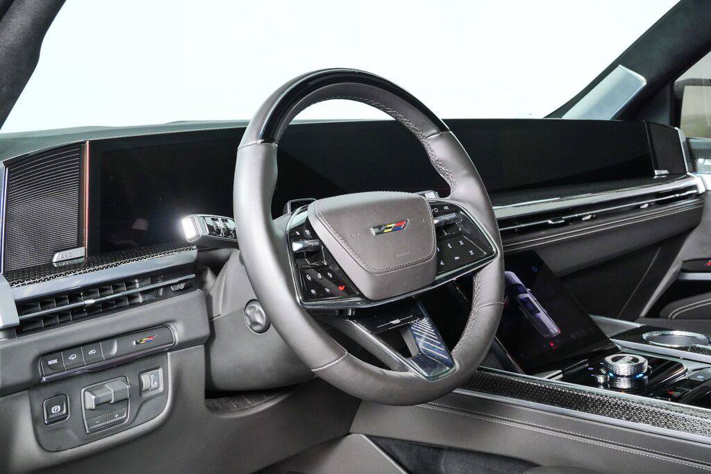 Certified 2026 Cadillac Escalade ESV V AWD/4WD image 4