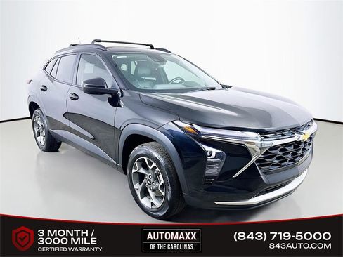 Used 2025 Chevrolet Trax LT w/ Driver Confidence Package FWD image 1