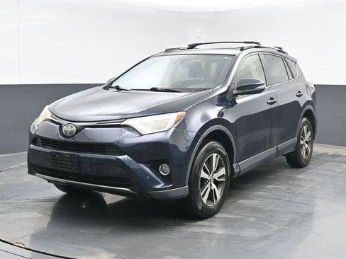 Used 2017 Toyota RAV4 XLE AWD/4WD image 5