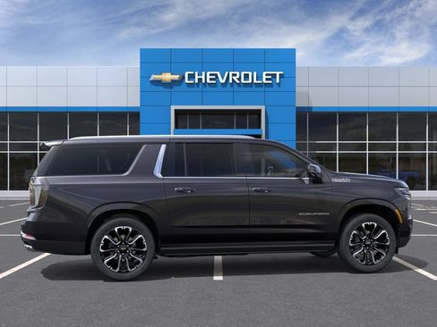 New 2026 Chevrolet Suburban High Country AWD/4WD image 5