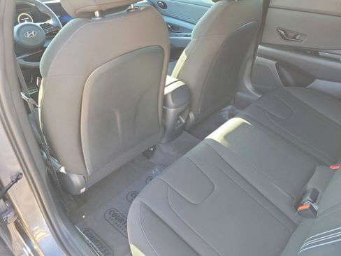 Used 2025 Hyundai Elantra SEL image 11