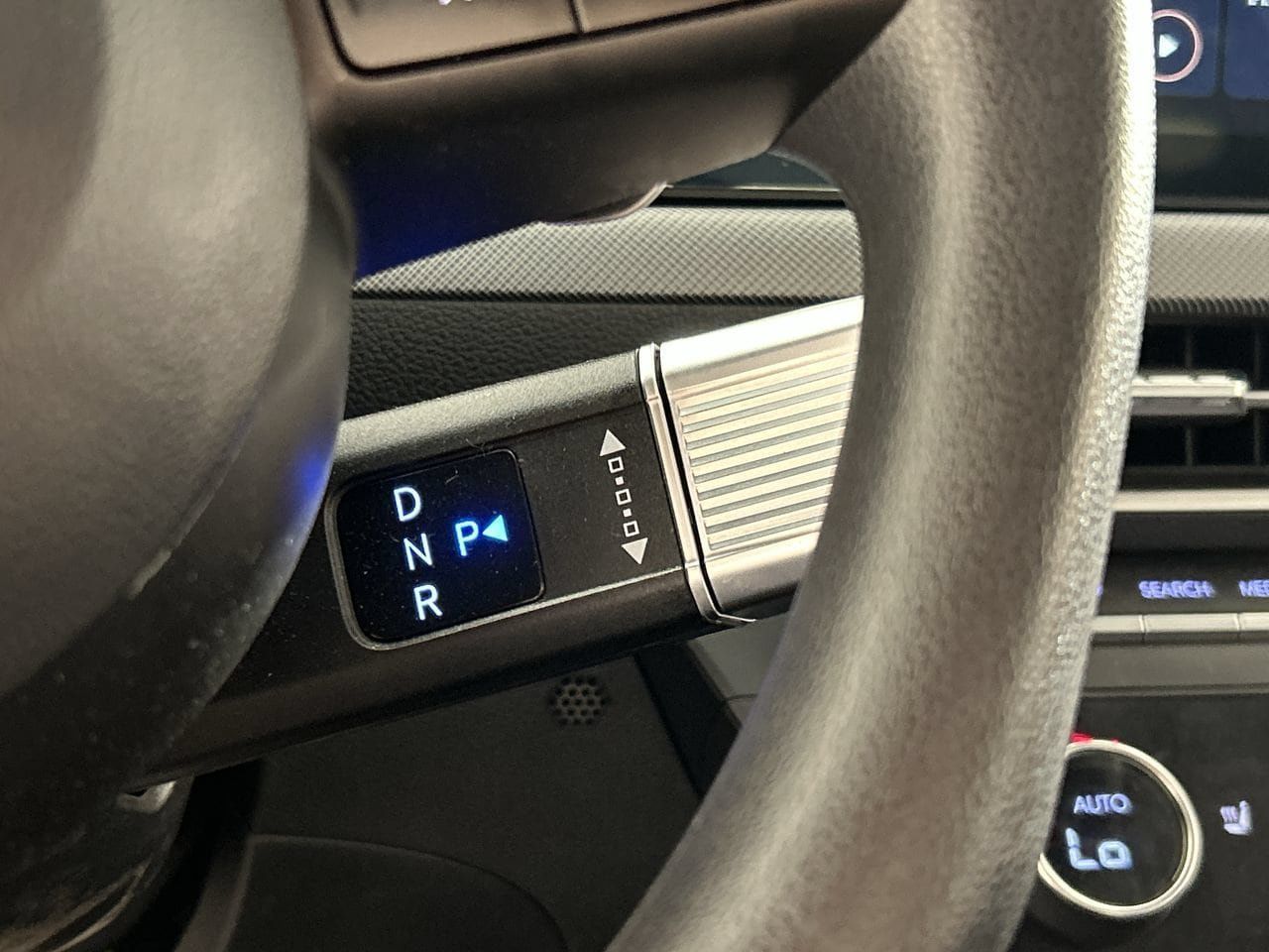 Used 2025 Hyundai Sonata SEL FWD image 16