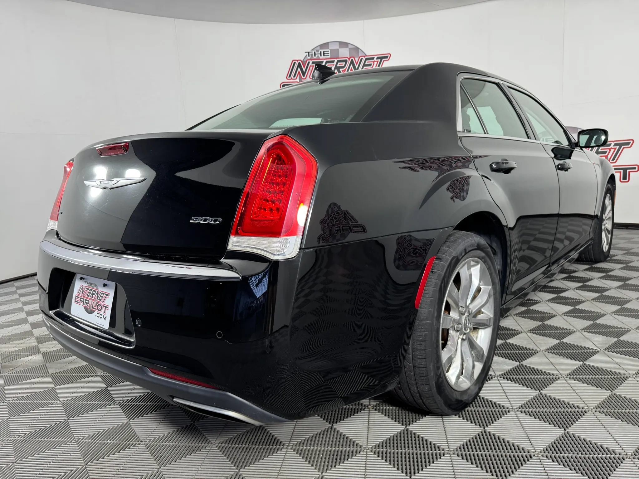 Used 2015 Chrysler 300 Limited w/ Driver Convenience Group AWD/4WD image 27