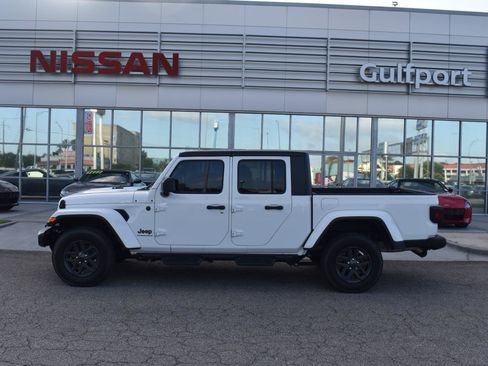 Used 2024 Jeep Gladiator Sport AWD/4WD image 3