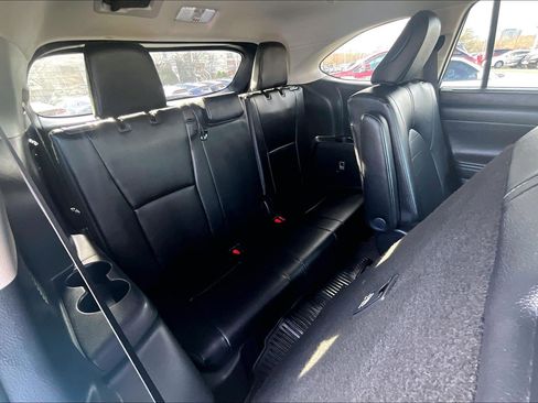 Used 2025 Toyota Highlander XLE image 27