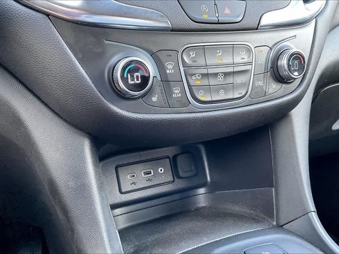 Used 2024 Chevrolet Equinox LT FWD image 32