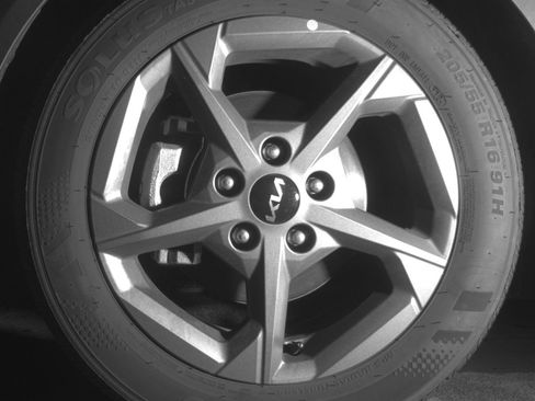 Used 2025 Kia K4 LXS image 12