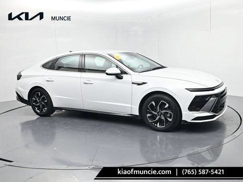 Used 2025 Hyundai Sonata SEL FWD image 1
