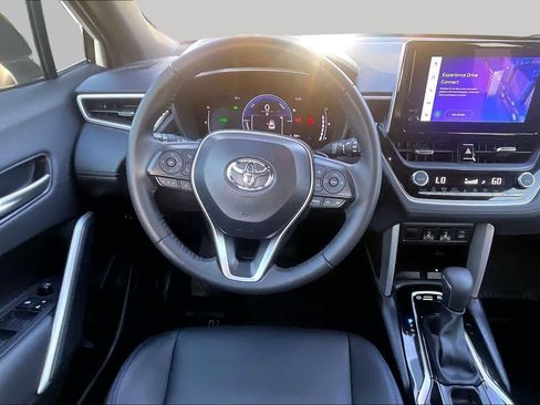 Used 2025 Toyota Corolla Cross AWD Hybrid image 6