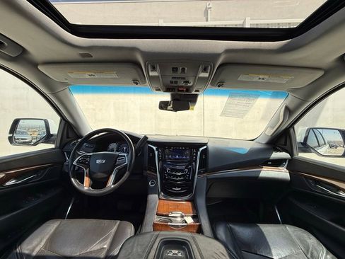 Used 2017 Cadillac Escalade ESV Premium Luxury image 6