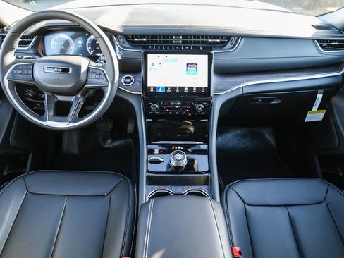 New 2025 Jeep Grand Cherokee Limited image 13