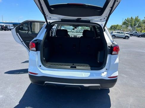 Used 2024 Chevrolet Equinox LT FWD image 16