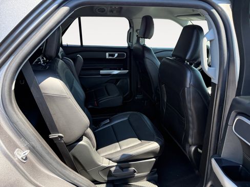 Certified 2023 Ford Explorer XLT w/ Equipment Group 202A RWD image 18