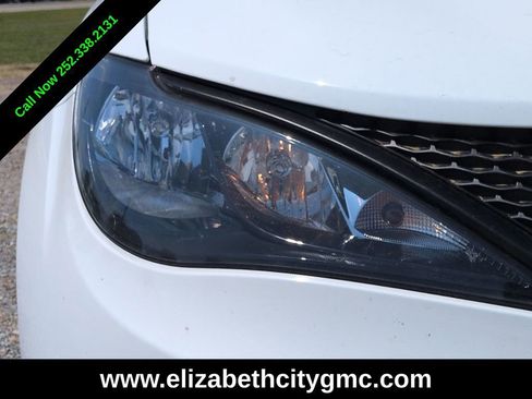 Used 2024 Chrysler Voyager LX FWD image 10