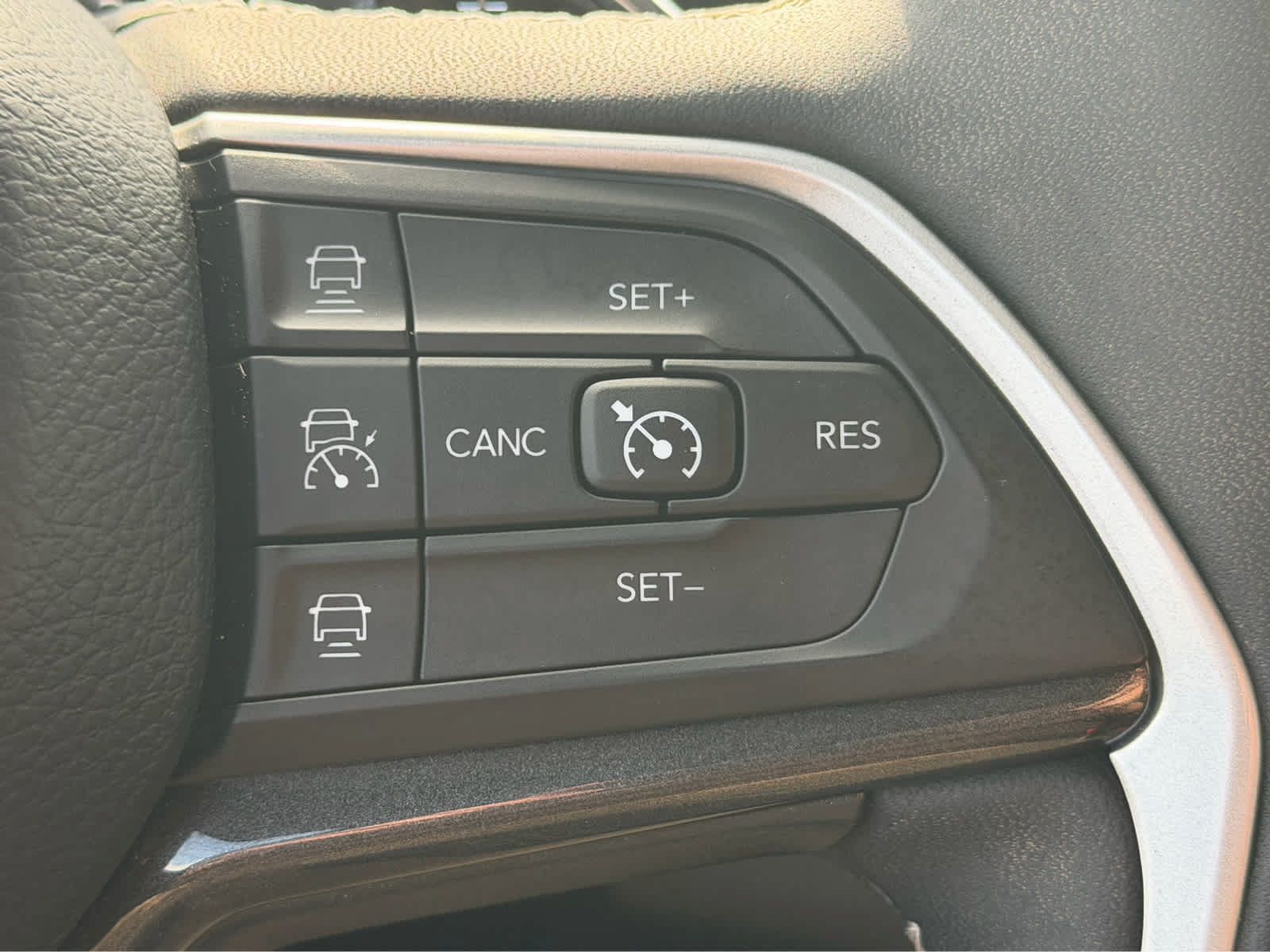 Used 2023 Jeep Grand Cherokee L Laredo w/ Luxury Tech Group I AWD/4WD image 19