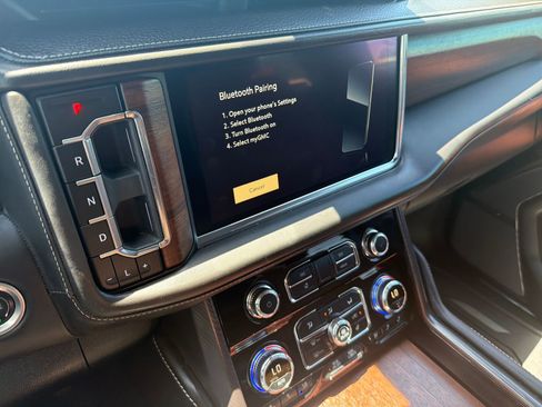 Used 2024 GMC Yukon XL Denali Ultimate AWD/4WD image 24