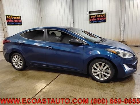 Used 2015 Hyundai Elantra SE w/ Option Group 02 image 2