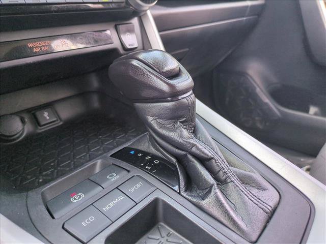 Used 2021 Toyota RAV4 XLE w/ Convenience Package FWD image 12