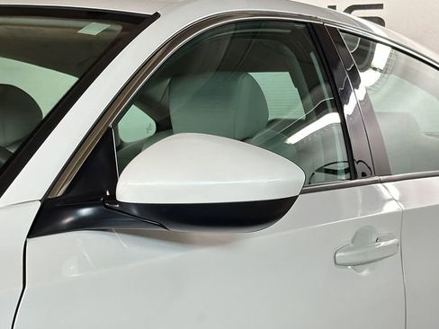 Used 2018 Honda Accord LX image 5