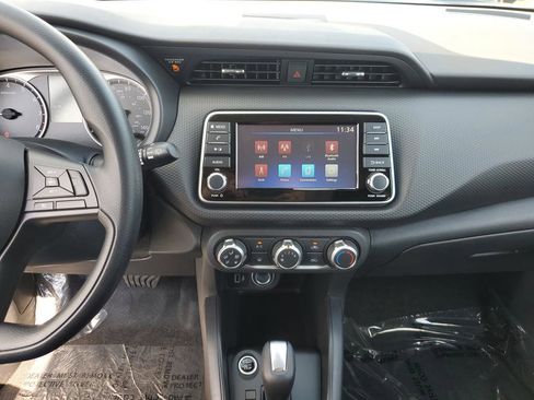 New 2025 Nissan Kicks Play S image 7