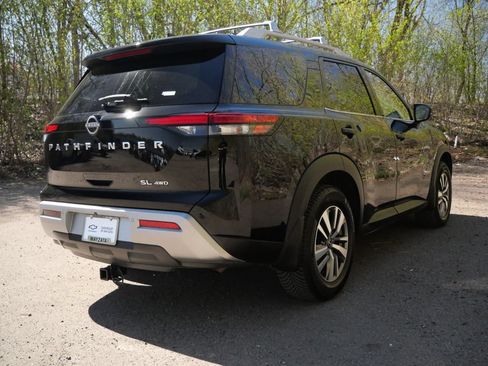 Used 2023 Nissan Pathfinder SL AWD/4WD image 7