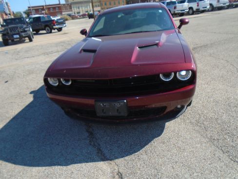 Used 2018 Dodge Challenger SXT w/ Blacktop Package RWD image 1
