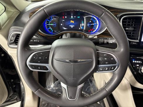 Used 2023 Chrysler Pacifica Limited image 21