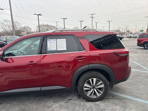 Used 2024 Nissan Pathfinder SL image 6