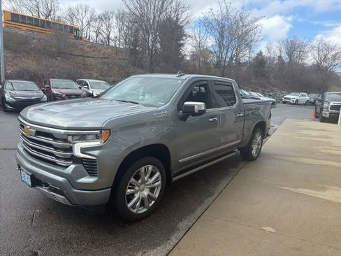 Used 2024 Chevrolet Silverado 1500 High Country w/ High Country Premium Package image 3