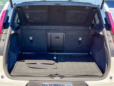 Used 2021 Volvo XC40 T5 Momentum image 25