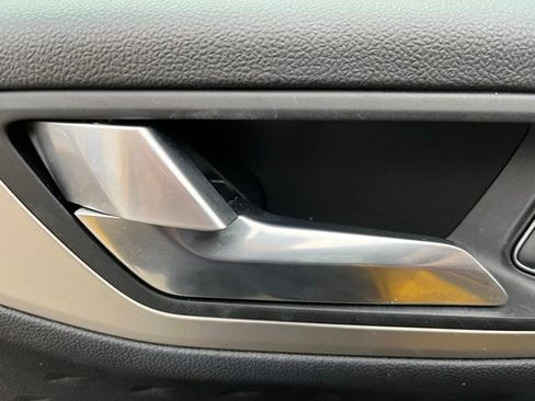 Used 2020 Ford Escape SE image 11