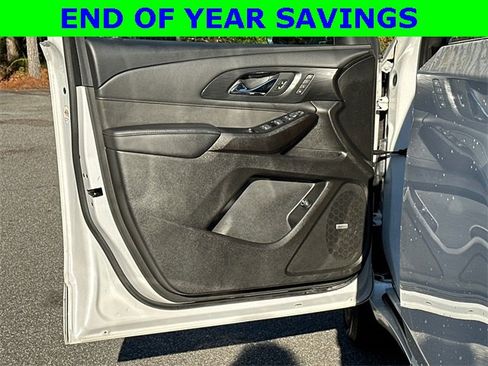 Used 2023 Chevrolet Traverse High Country image 10