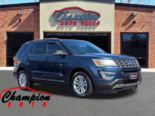Used 2017 Ford Explorer XLT FWD image 1