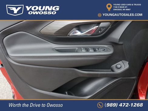 Used 2024 GMC Terrain SLE w/ Driver Convenience Package FWD image 22