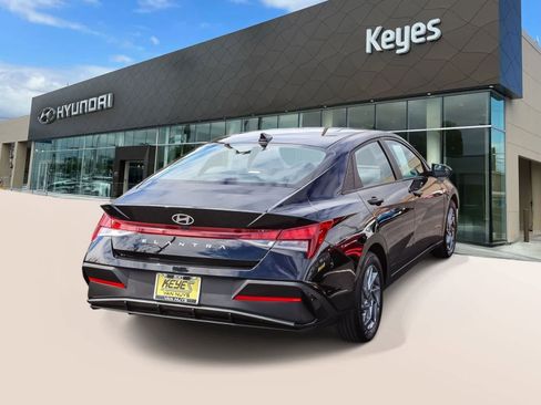 Certified 2024 Hyundai Elantra SEL FWD image 4