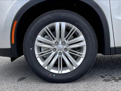 New 2025 Mitsubishi Outlander ES image 10