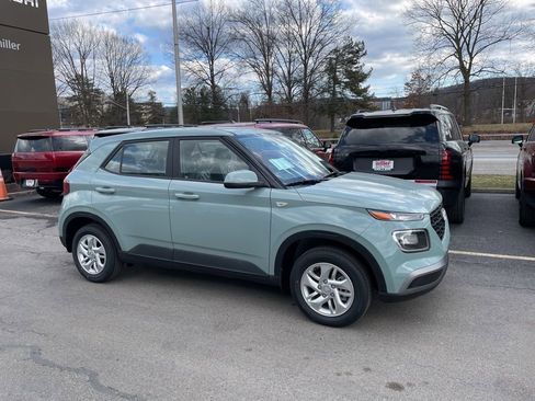 New 2026 Hyundai Venue SE image 2