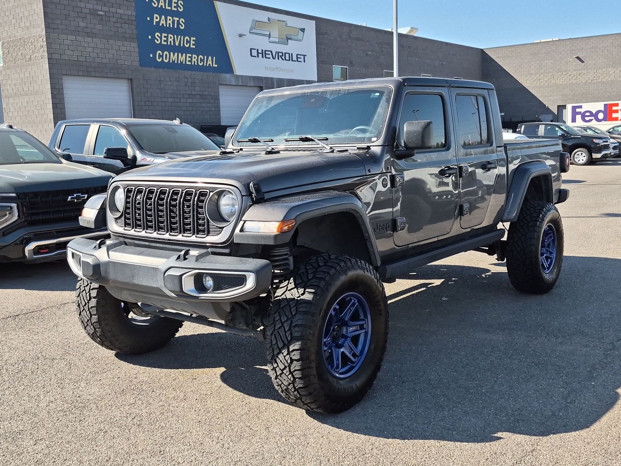 Used 2024 Jeep Gladiator Sport AWD/4WD image 8