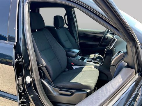 Used 2018 Jeep Grand Cherokee Laredo AWD/4WD image 8
