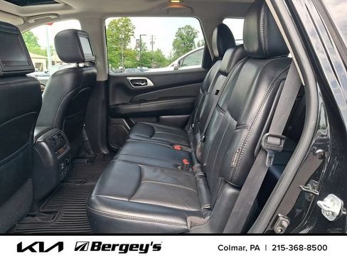 Used 2018 Nissan Pathfinder Platinum AWD/4WD image 11