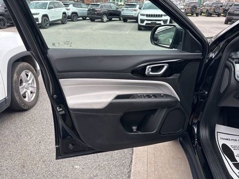 Used 2023 Jeep Compass Limited image 25