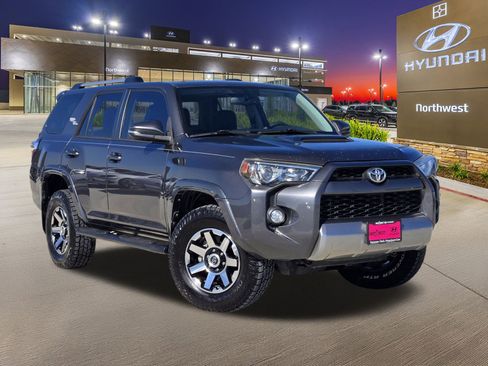 Used 2017 Toyota 4Runner TRD Off-Road Premium image 3