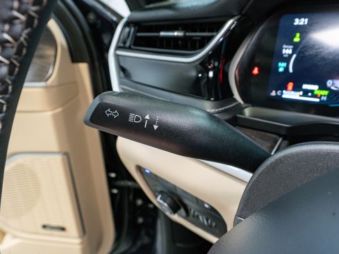 Used 2023 Jeep Grand Cherokee 4WD 4xe image 34