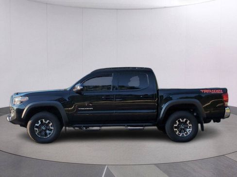 Used 2017 Toyota Tacoma TRD Off-Road w/ Tow Package (A/T) AWD/4WD image 2