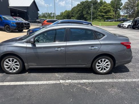 Used 2019 Nissan Sentra SV FWD image 2