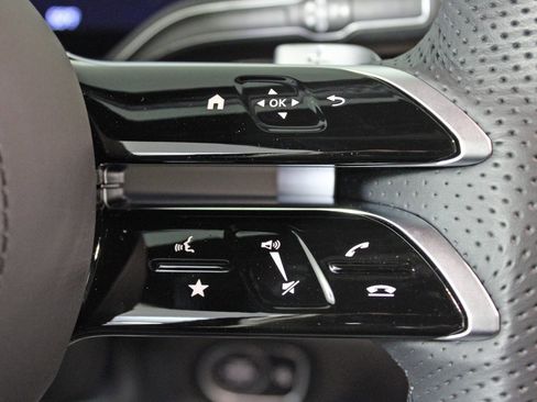 Certified 2025 Mercedes-Benz GLS 450 4MATIC image 19