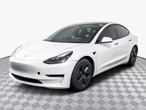 Used 2021 Tesla Model 3 Standard Range Plus image 4