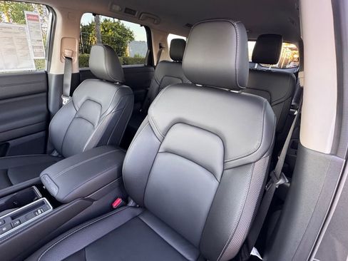 New 2025 Nissan Pathfinder SL image 10