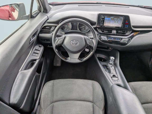 Used 2018 Toyota C-HR XLE FWD image 14